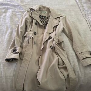Gorgeous tan trench coat with a cheetah lining.